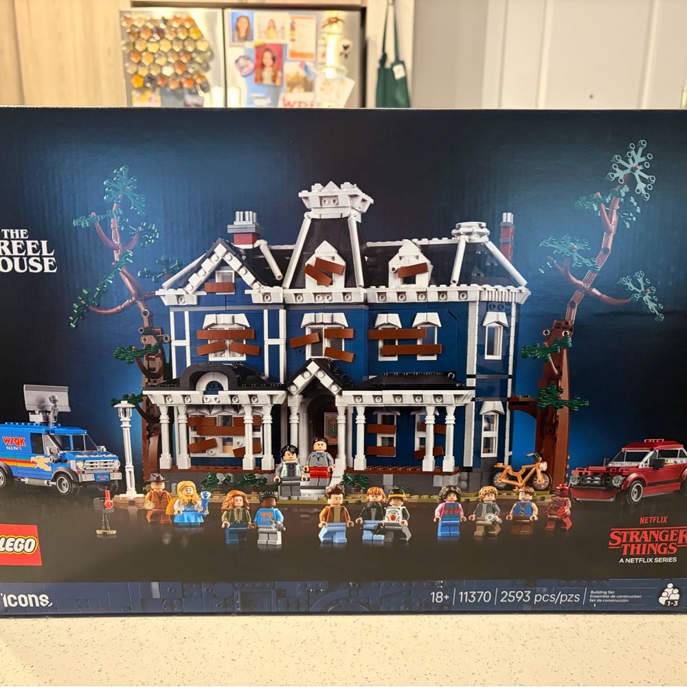 NIB Sealed LEGO Stranger Things: The Creel House Set